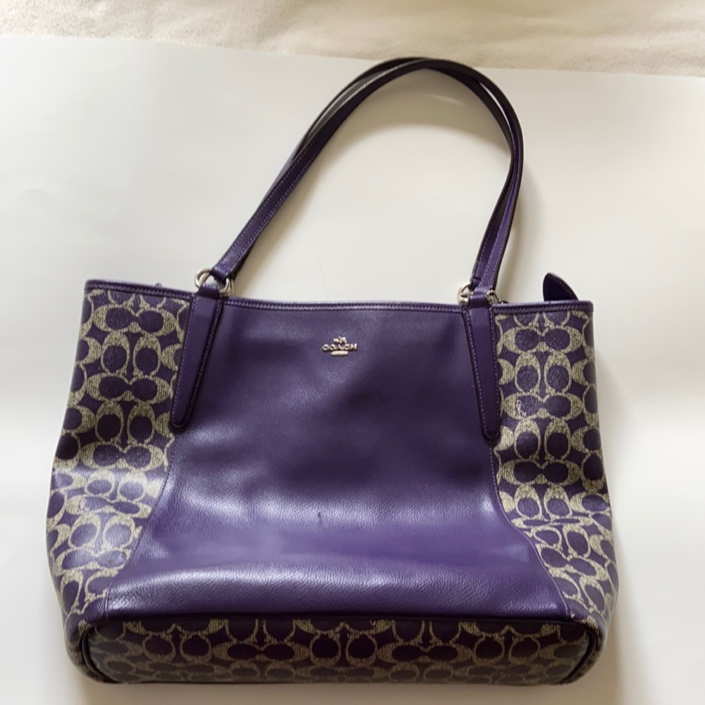 Excellent condition tote bag. 90% condition